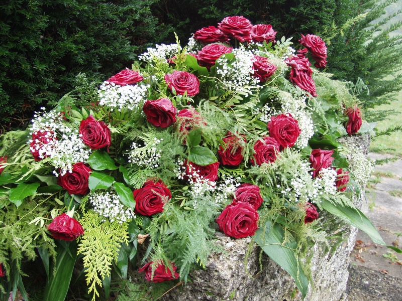 funeraire-BAIROLS-min_roses-61203